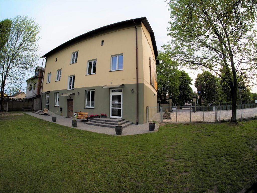 Apartamenty Rycerskie - wyjście na ogród