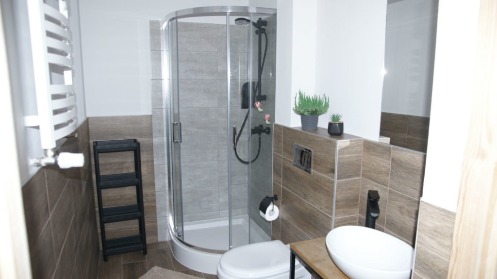 Łazienka z prysznicem