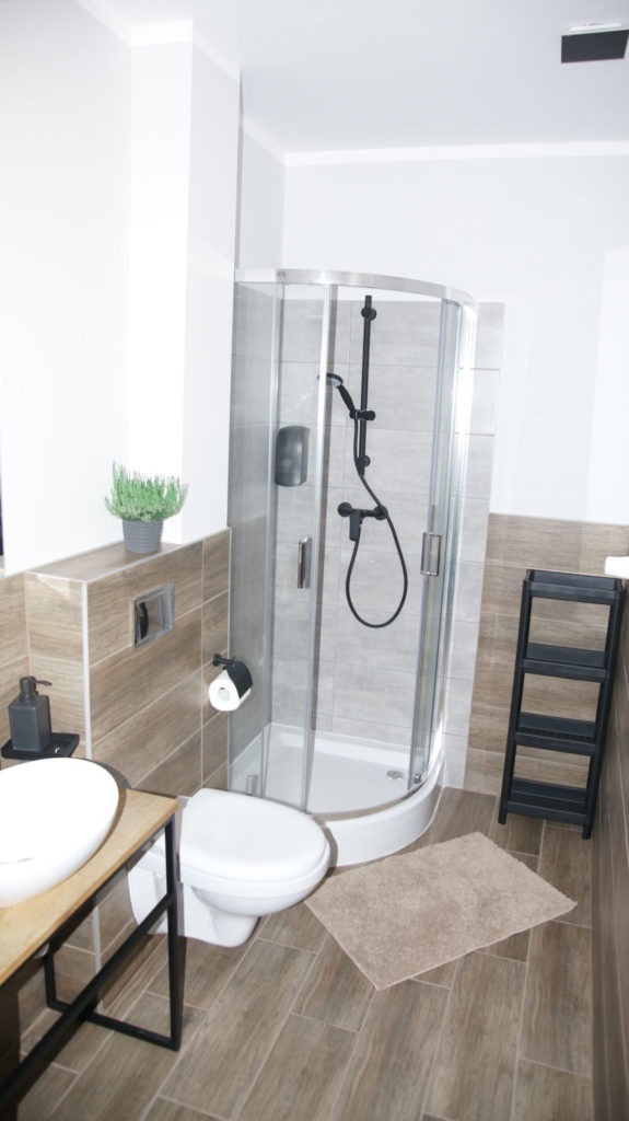 Łazienka z prysznicem